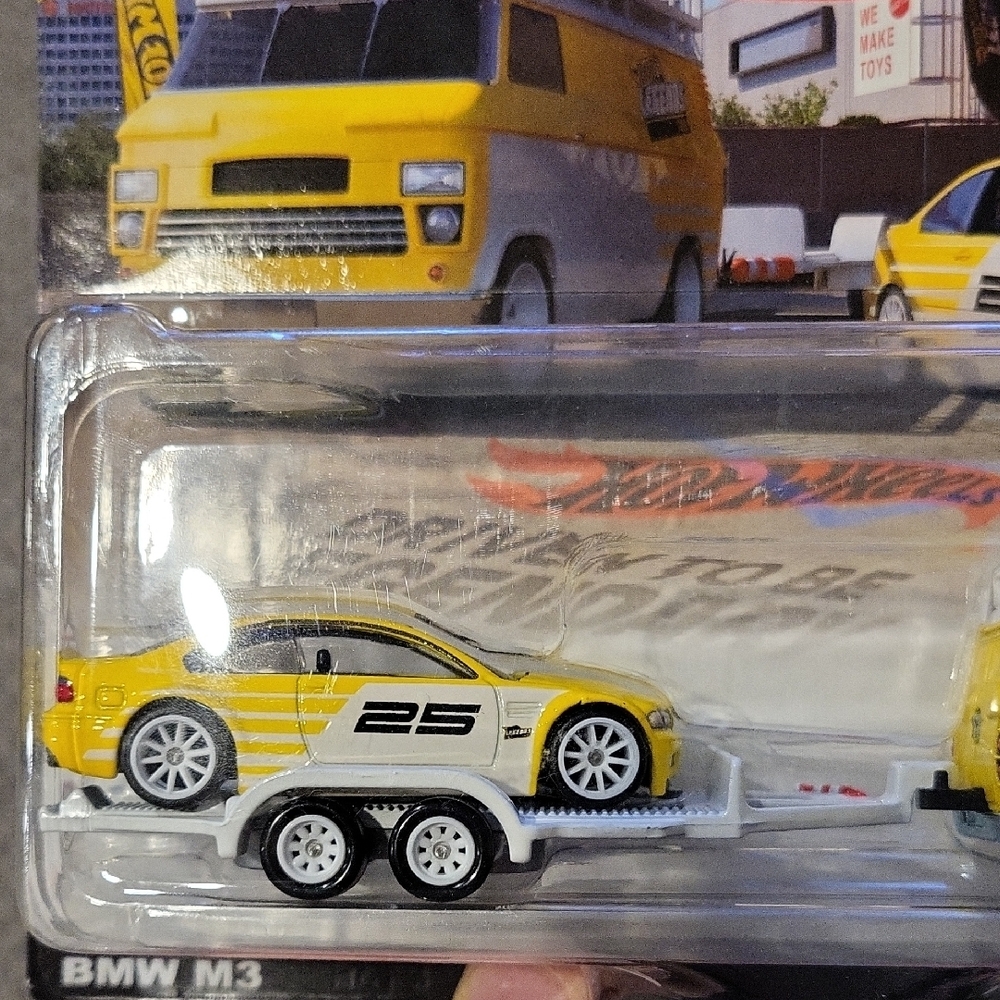 Hot Wheels Team Tansport LEGENDS BMW M3 Rally Transporter Set - Picture 3 of 5